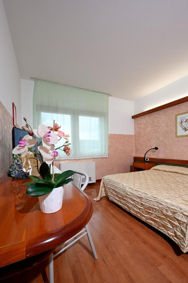 Hotel Italia 3*