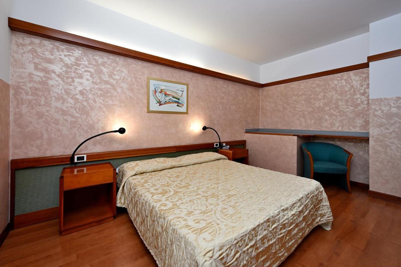 Hotel Italia 3*