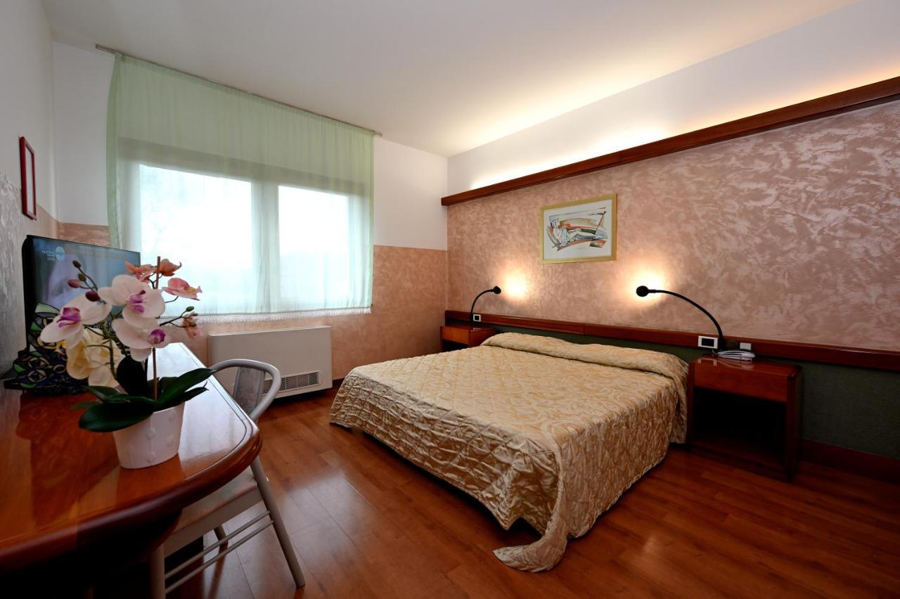 Hotel Italia 3*